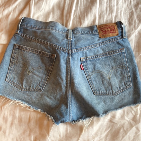 Levi 501 denim shorts - Picture 3 of 3